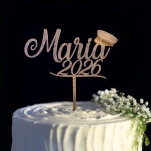 Ylioppilaslakki -kakkukoriste nimellä ja vuosiluvulla